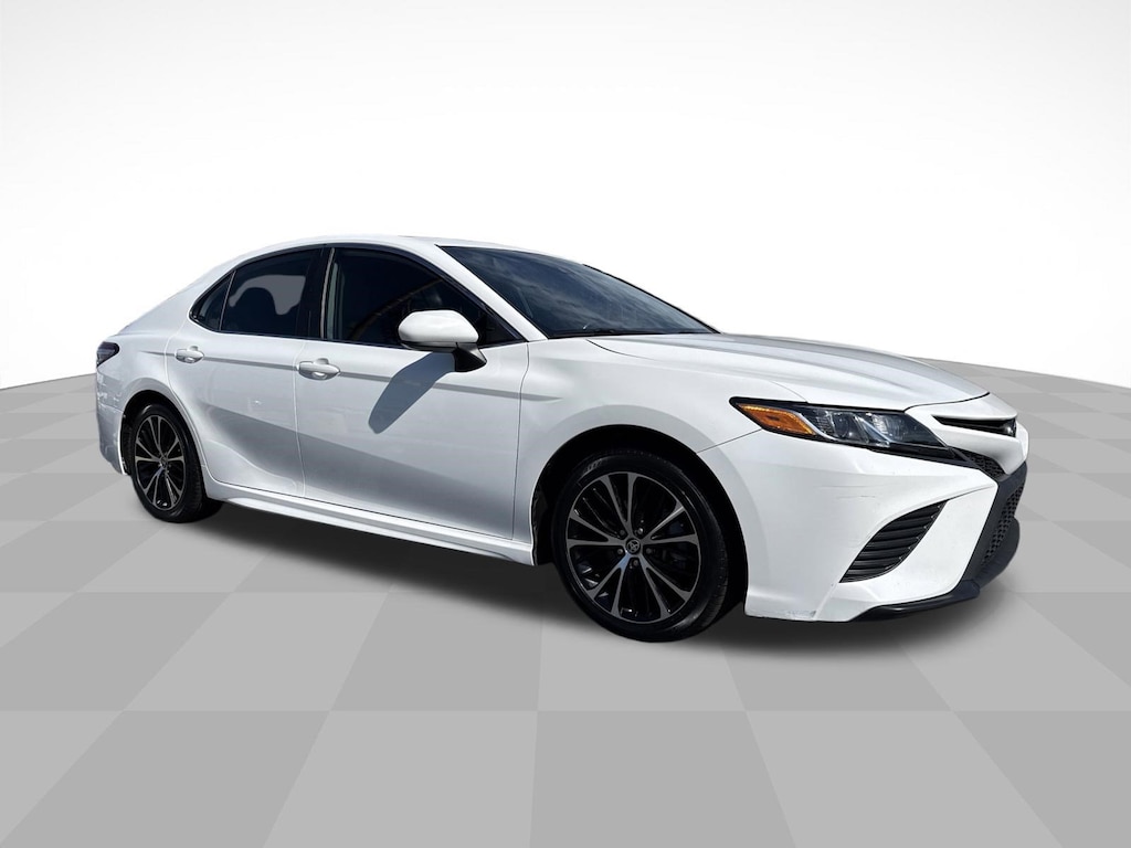 Used 2020 Toyota Camry SE Sedan