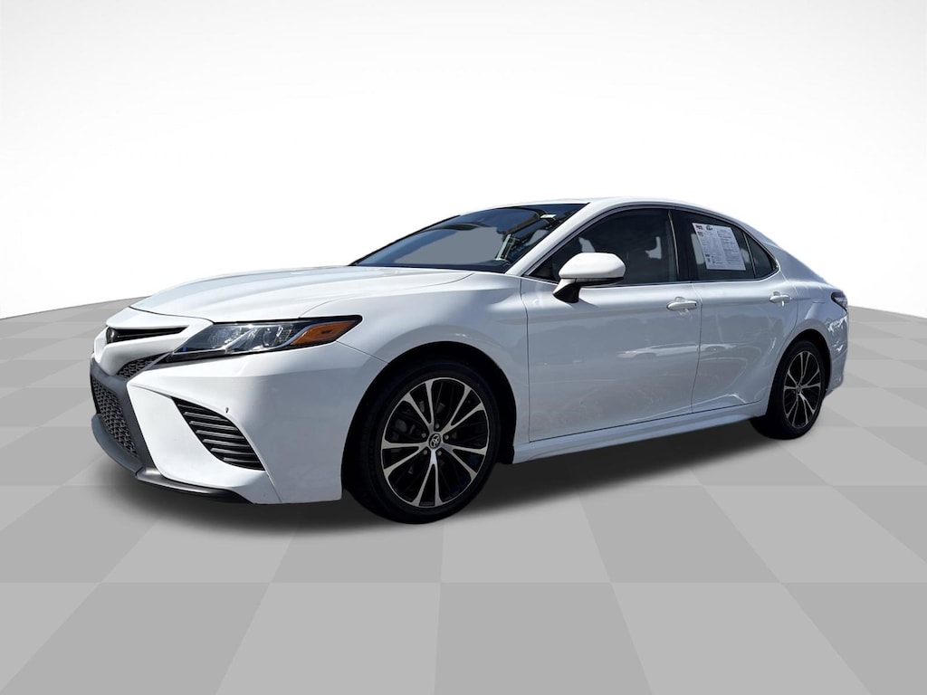 Used 2020 Toyota Camry SE Sedan