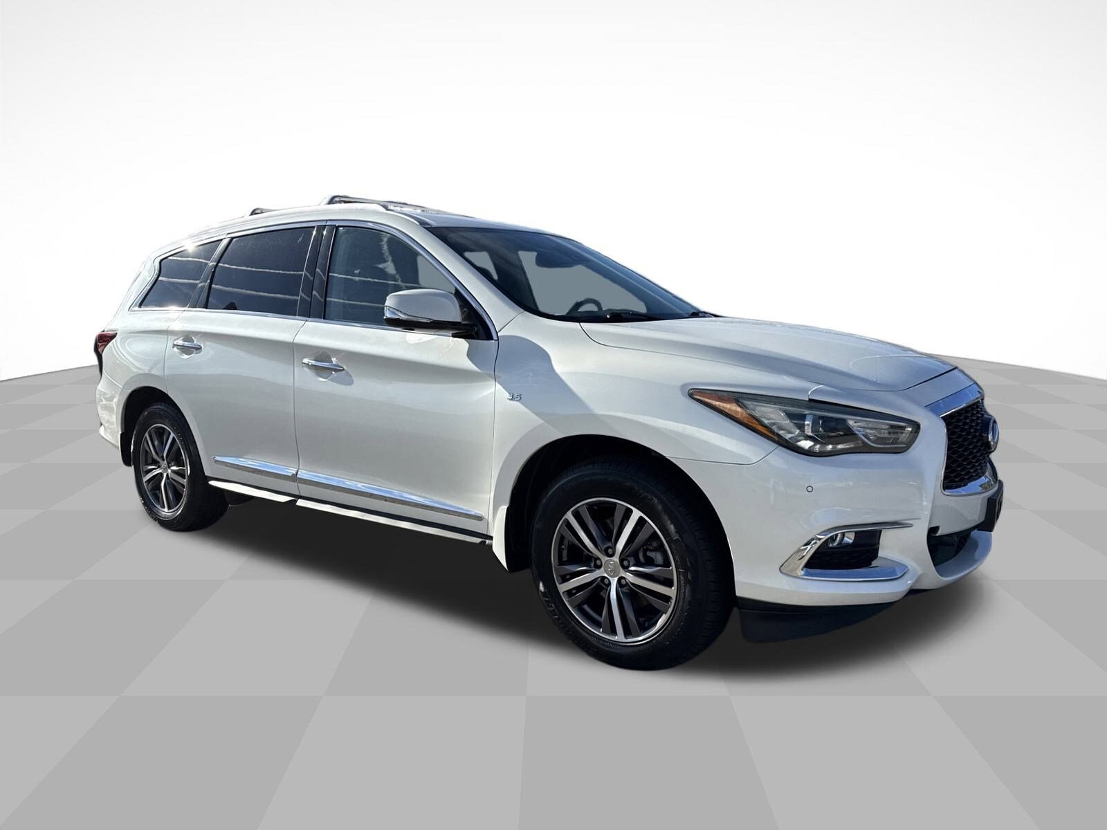 2019 Infiniti QX60 Luxe photo 3