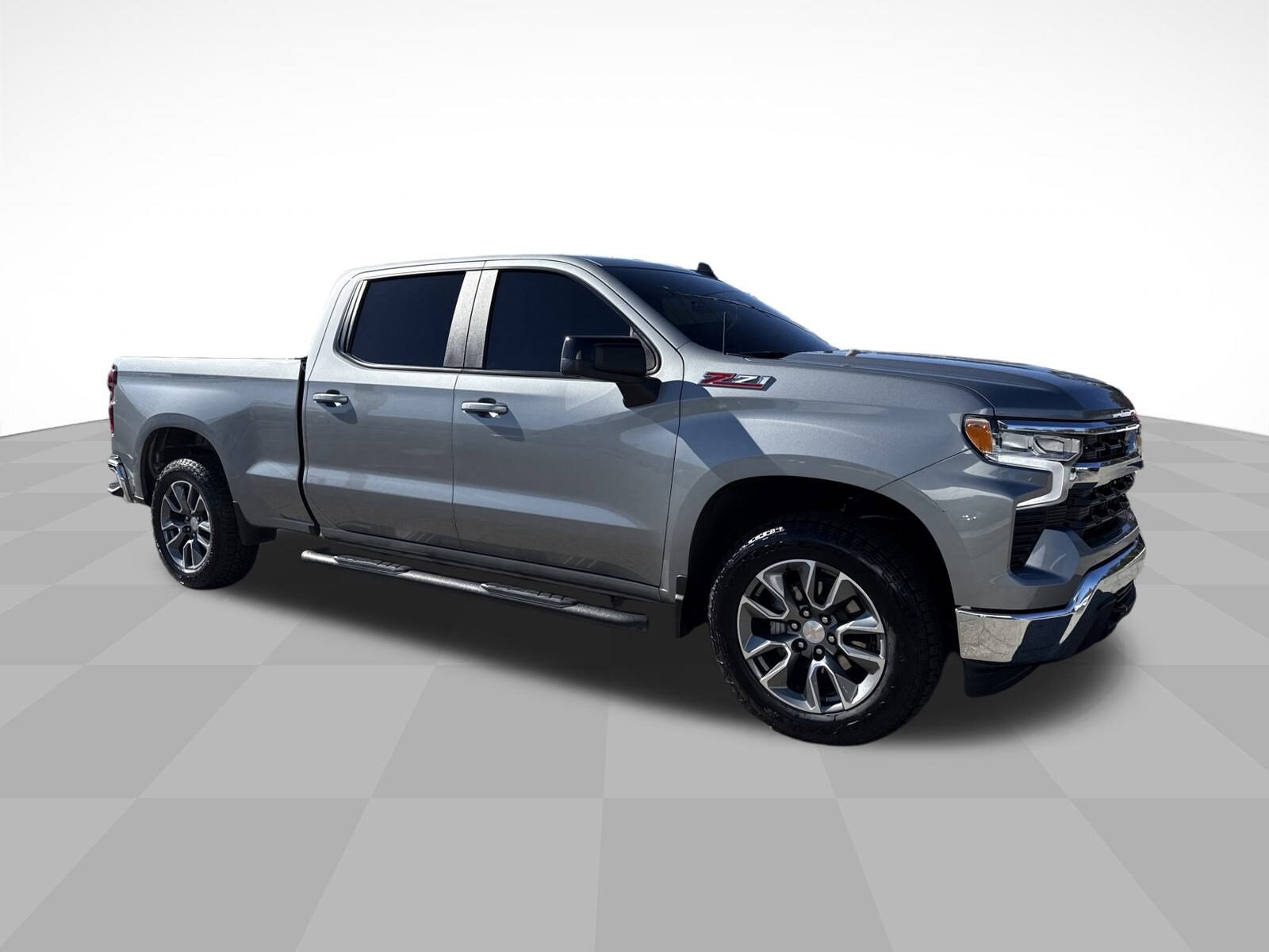 2025 Chevrolet Silverado 1500 LT photo 2