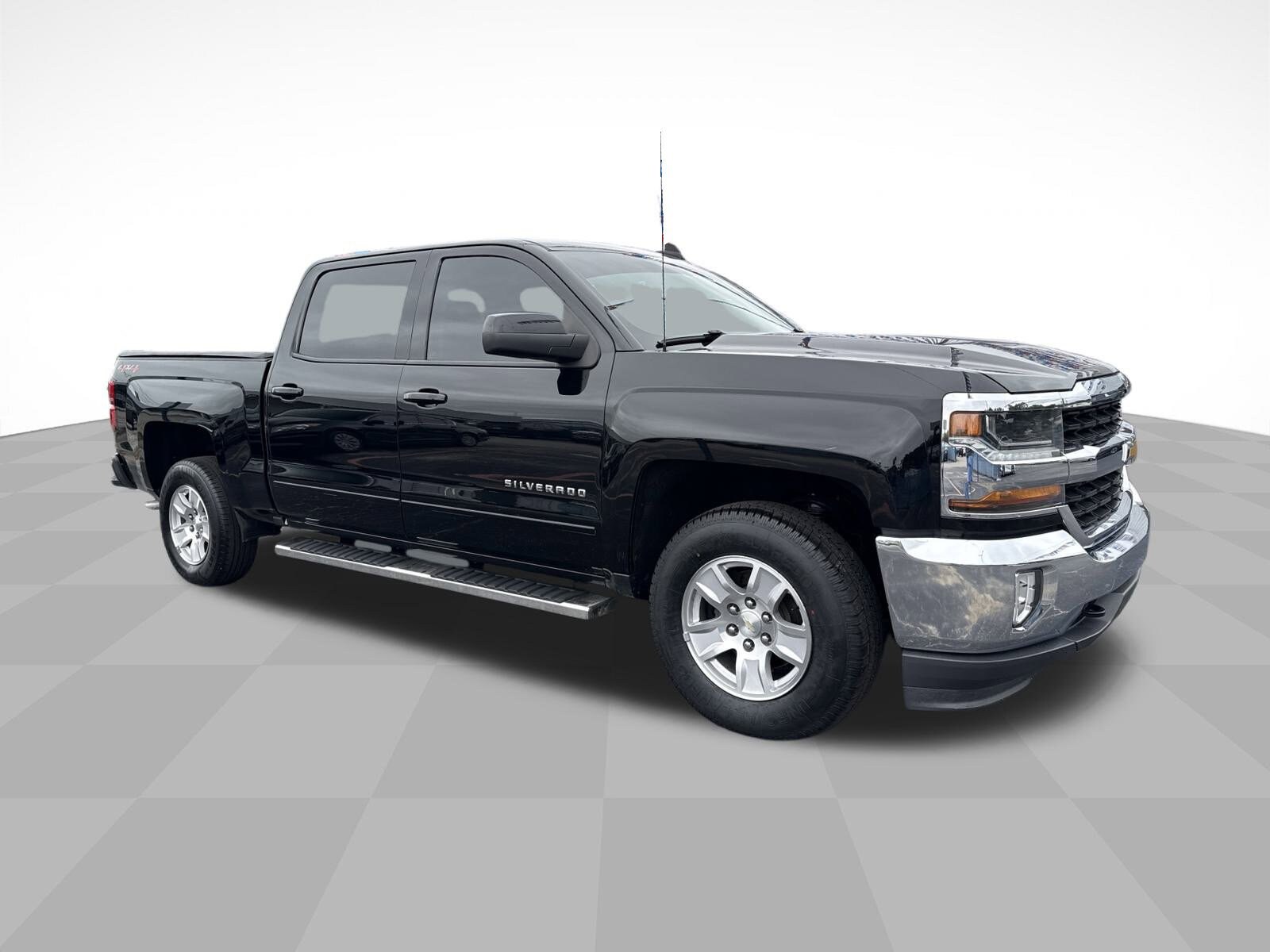 2018 Chevrolet Silverado 1500 LT photo 3