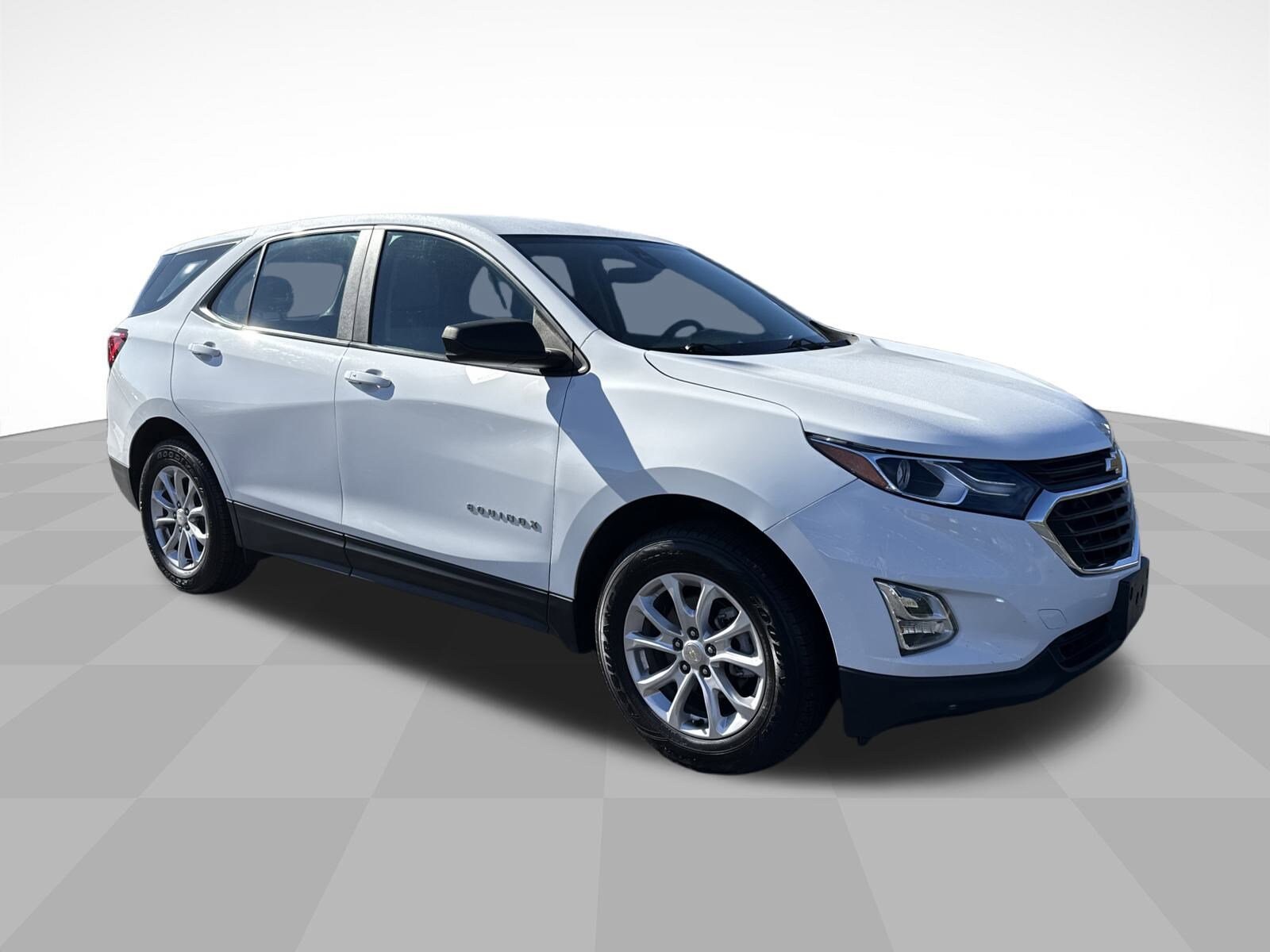 2021 Chevrolet Equinox LS photo 3