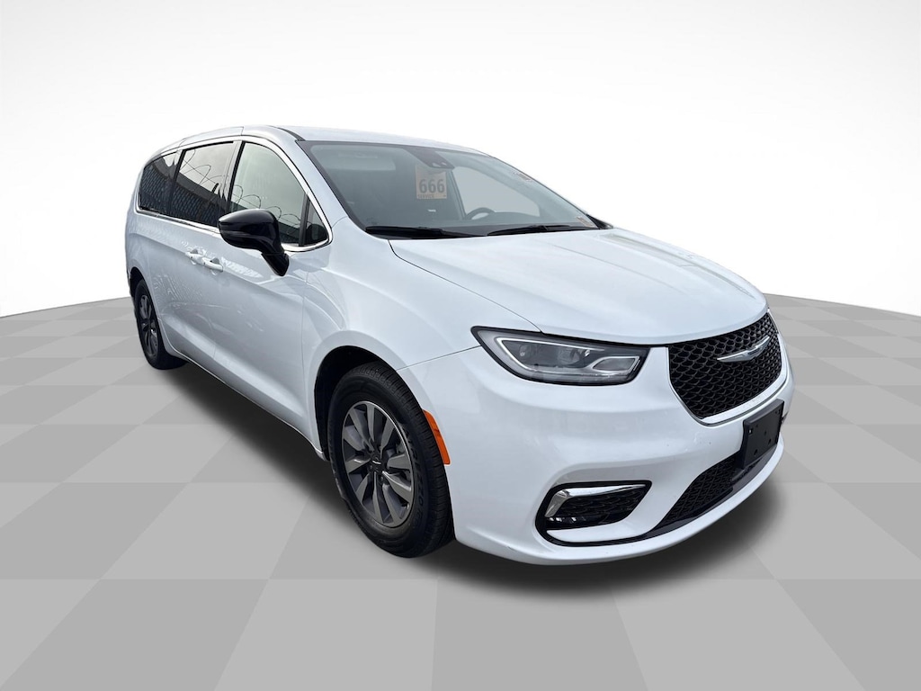 Used 2024 Chrysler Pacifica Hybrid Select