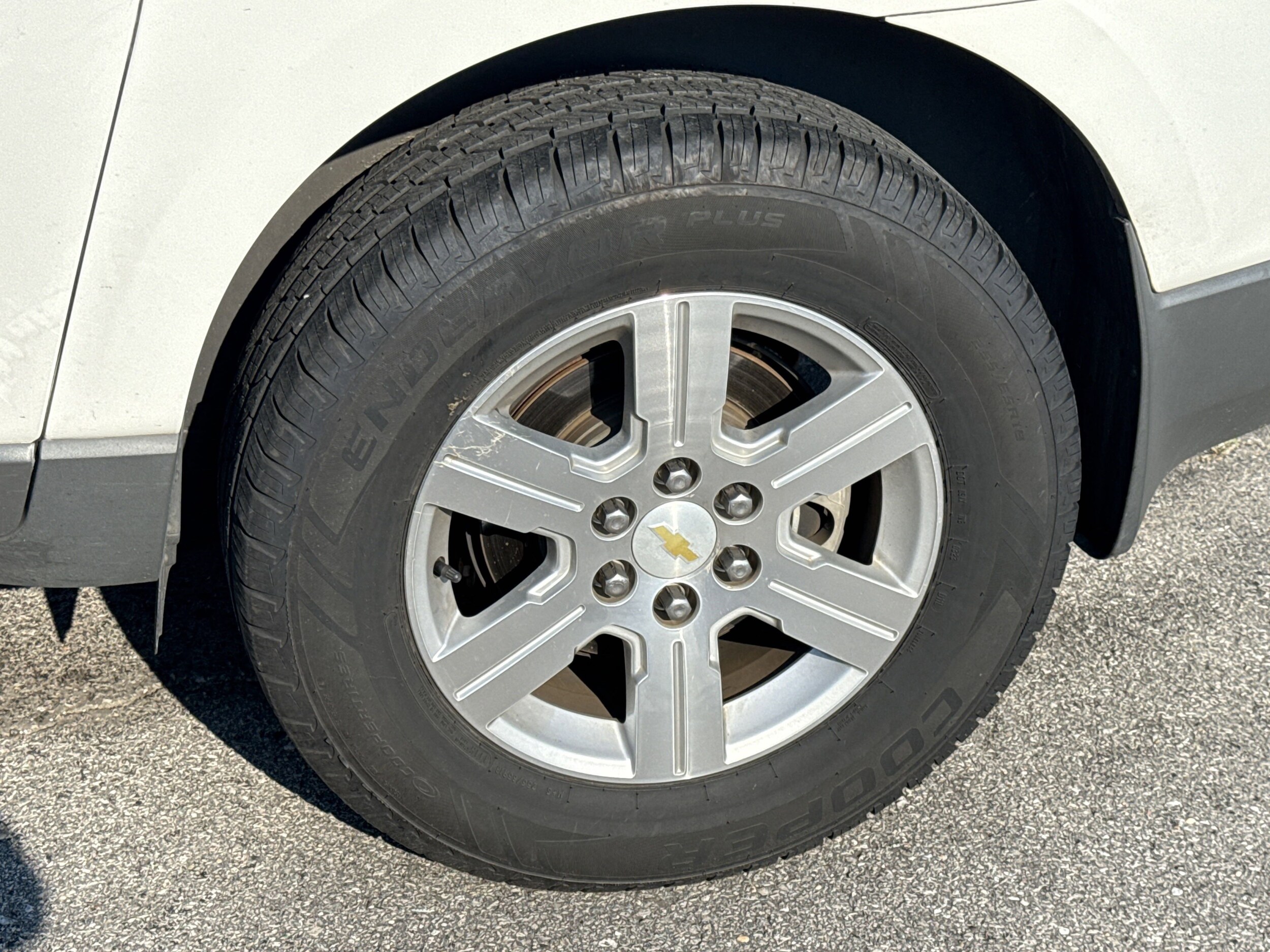 2012 Chevrolet Traverse 2LT photo 2