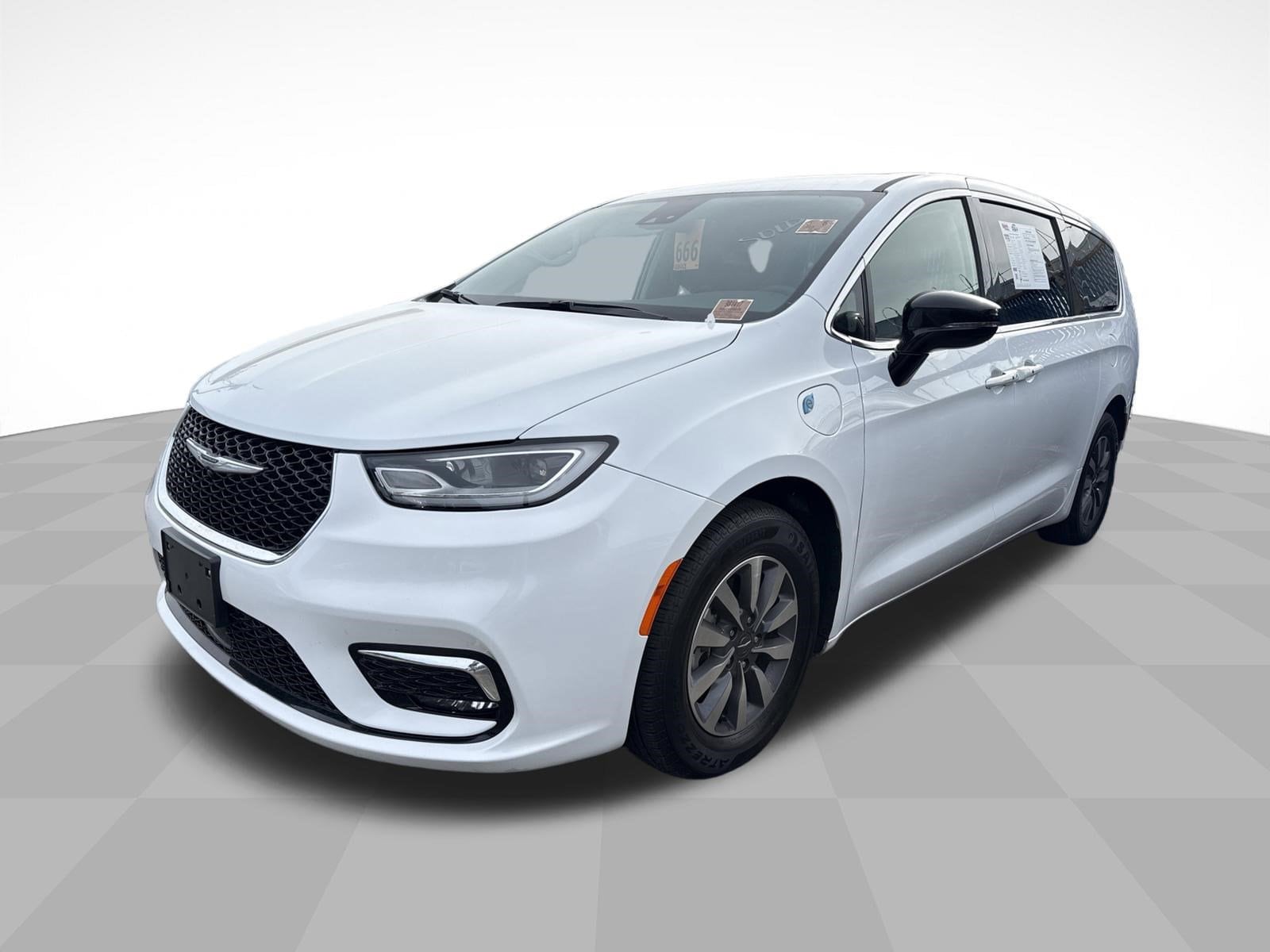 2024 Chrysler Pacifica Hybrid Select PHEV's photo
