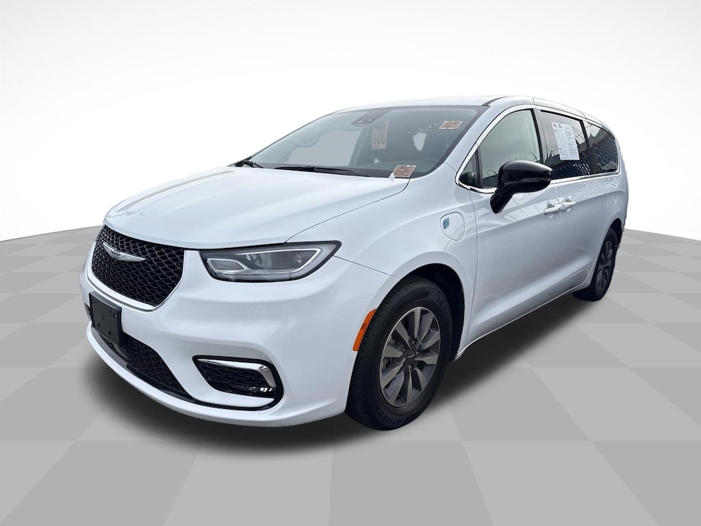 Used 2024 Chrysler Pacifica Hybrid Select