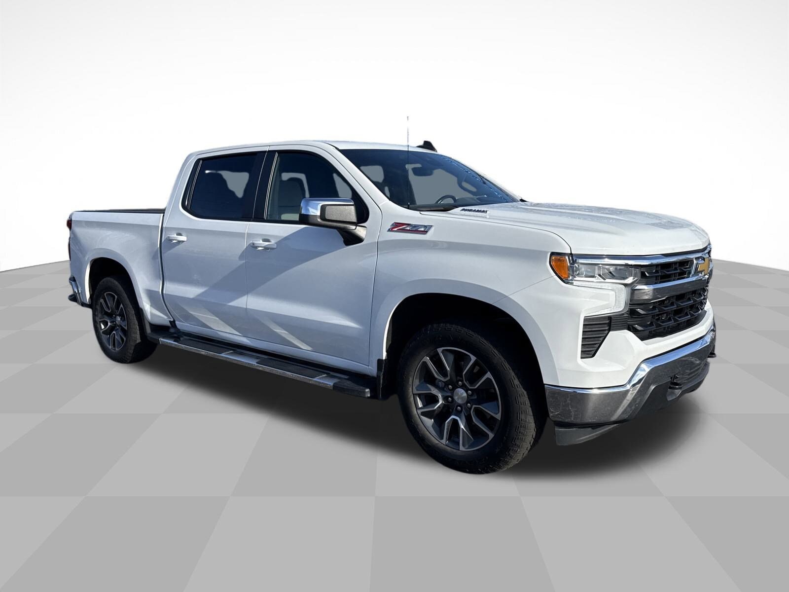 2023 Chevrolet Silverado 1500 LT photo 3