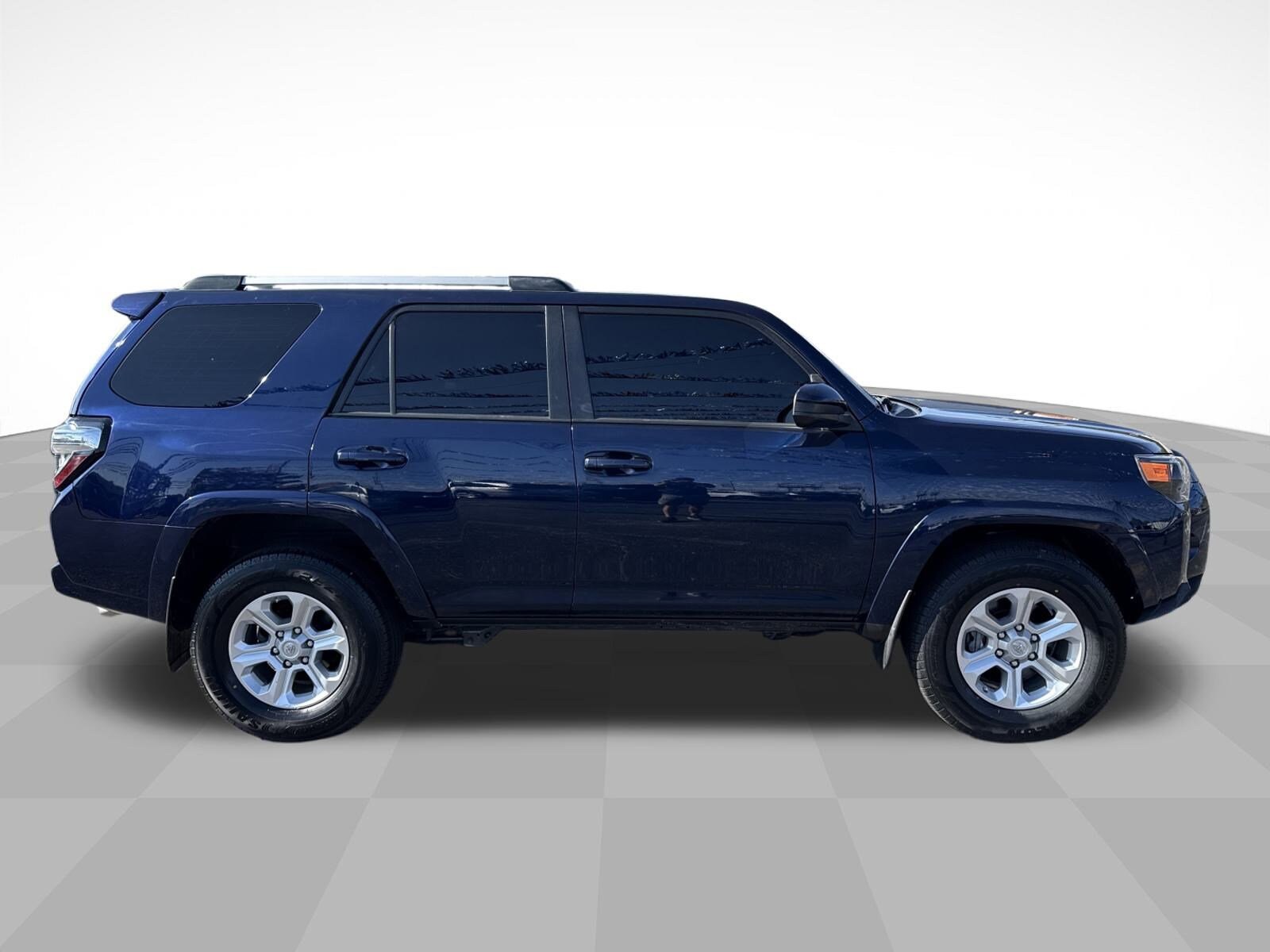 2021 Toyota 4Runner SR5 photo 2