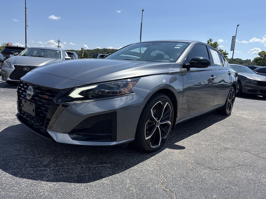 Used 2023 Nissan Altima SR FWD Sedan