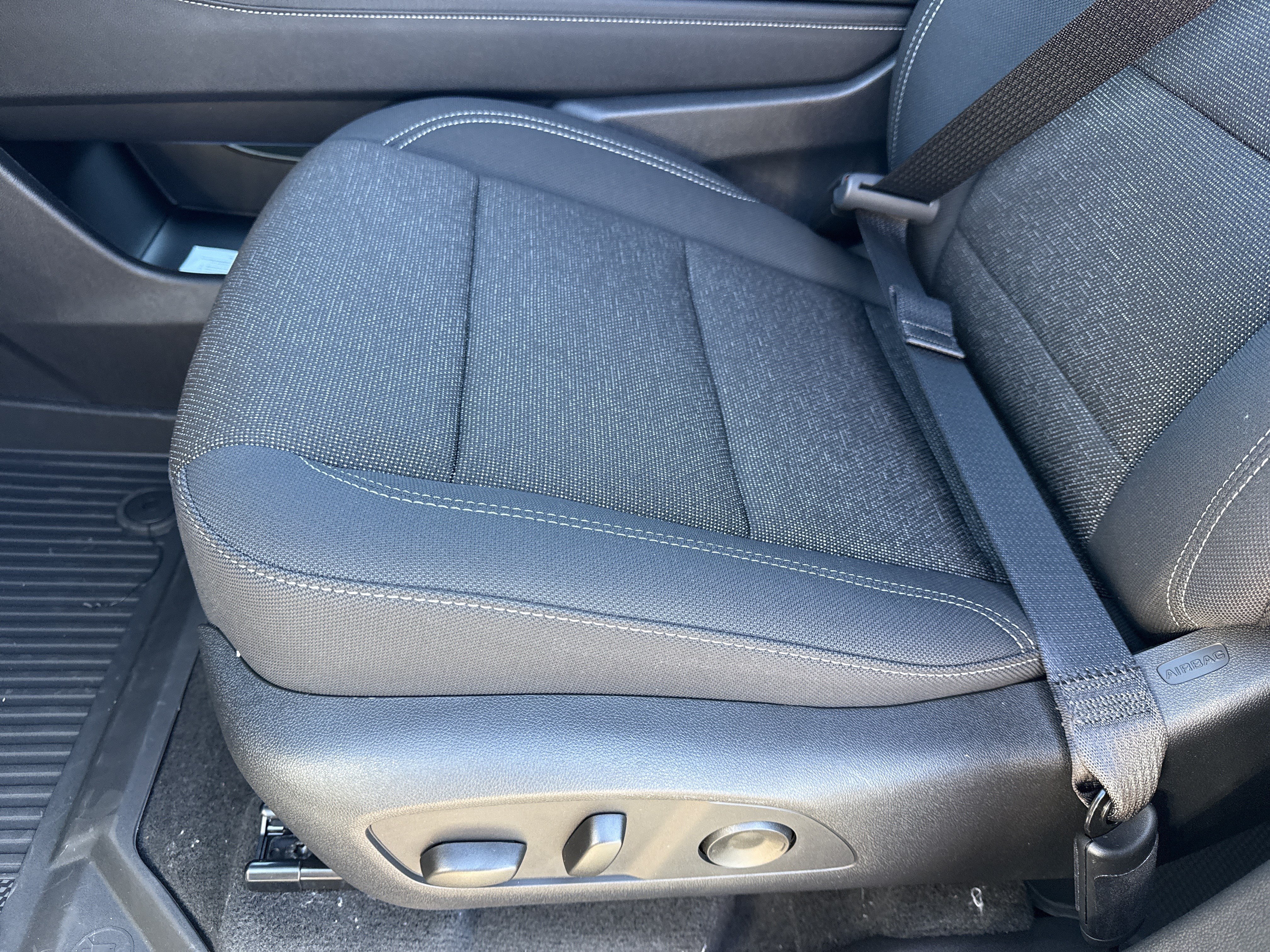 2027 Chevrolet Traverse LT - Photo 12