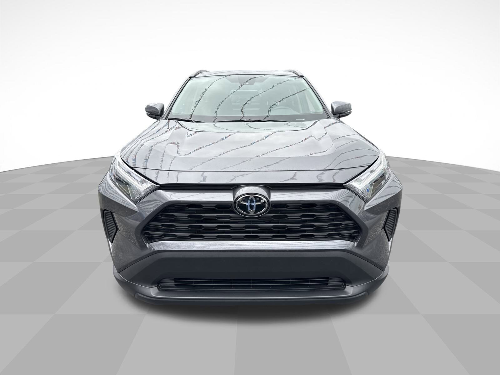 2025 Toyota RAV4 XLE photo 2