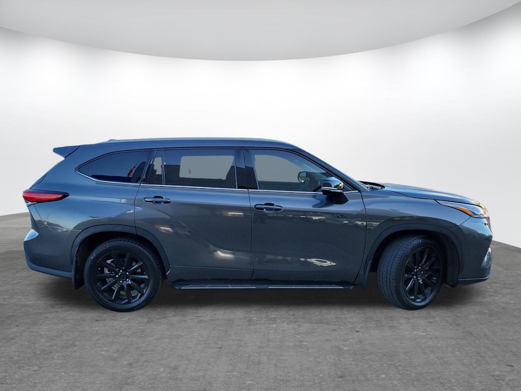 Used 2022 Toyota Highlander XLE SUV
