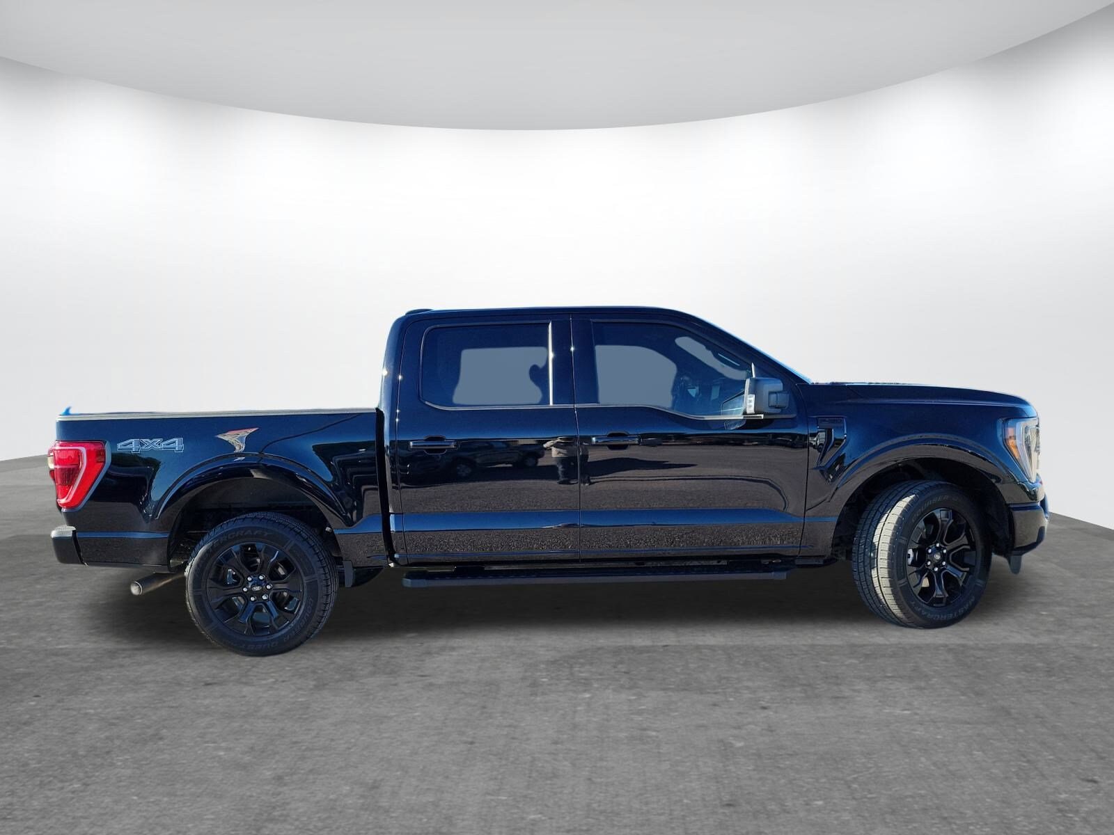 2022 Ford F-150 XLT photo 2