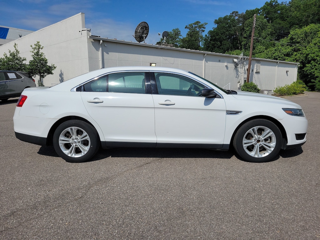 Used 2018 Ford Taurus SE Sedan