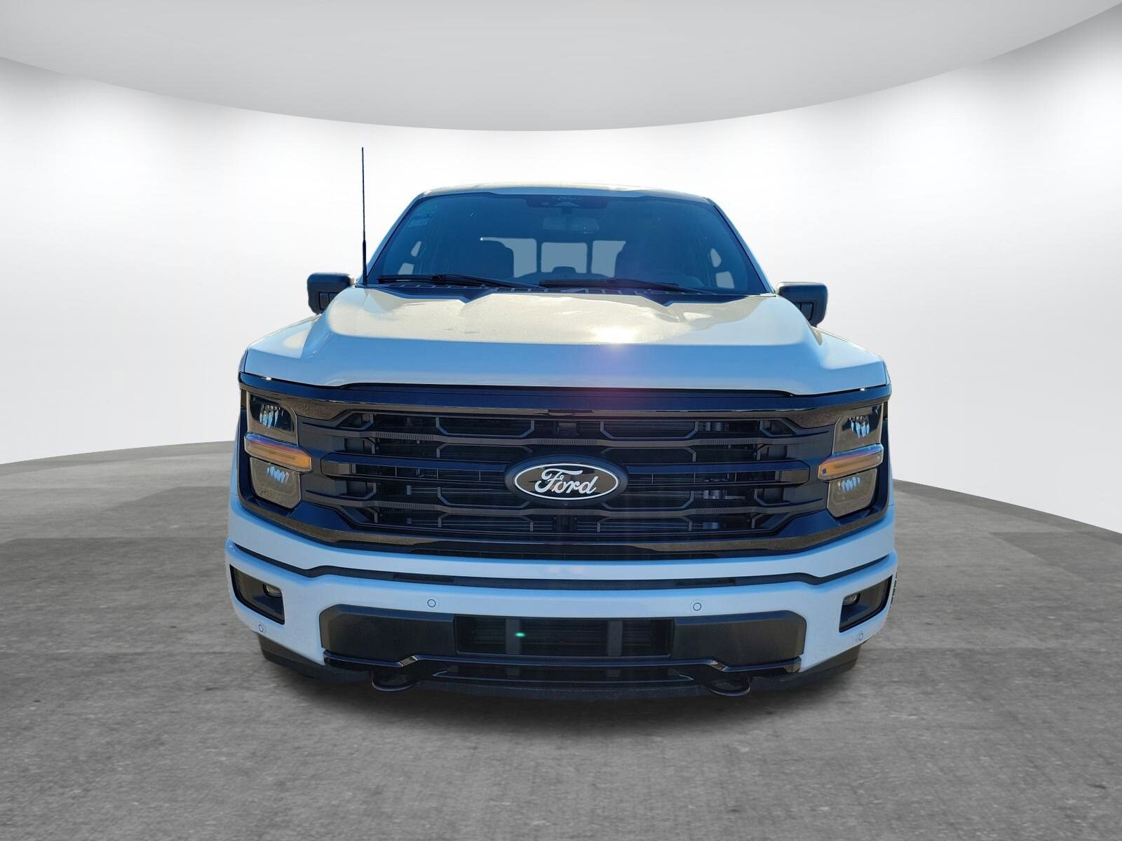 2025 Ford F-150 XLT photo 2