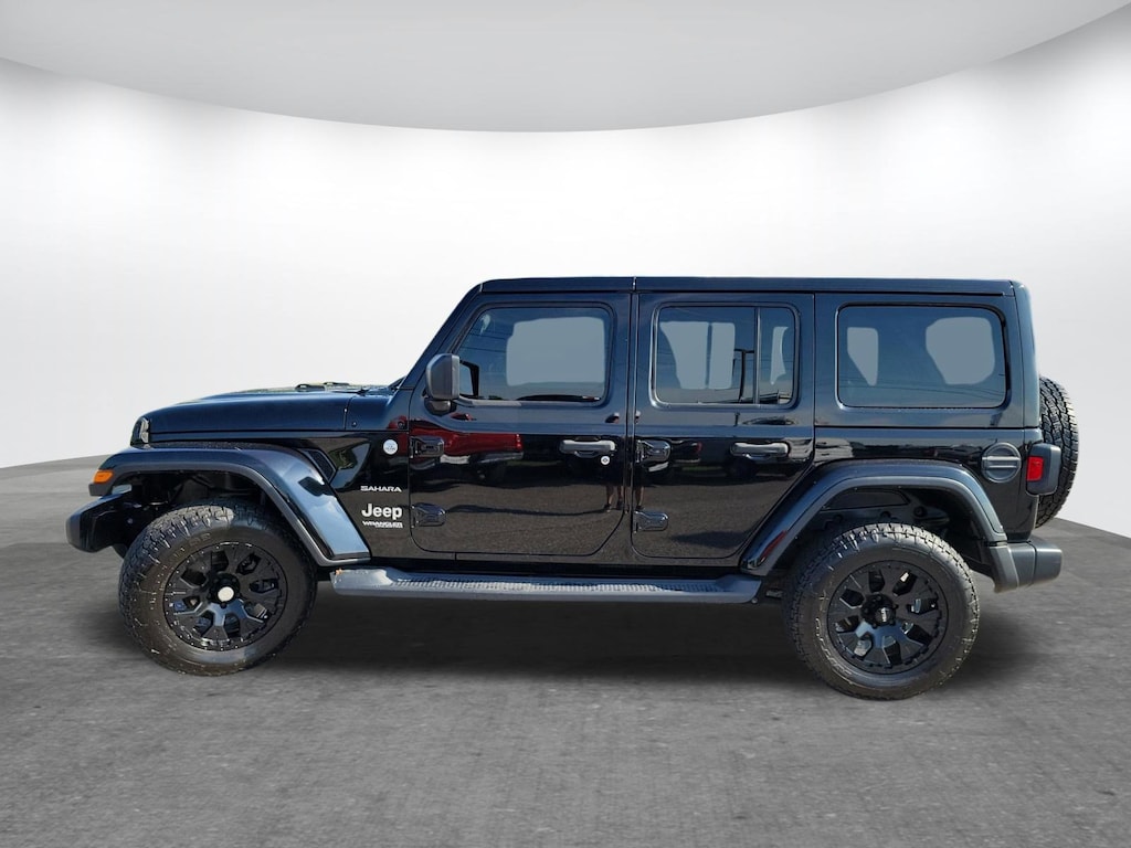 Used 2018 Jeep Wrangler Unlimited Sahara 4x4 SUV