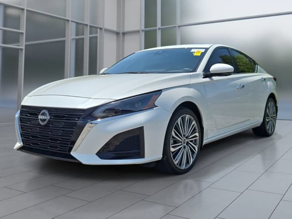 Certified 2025 Nissan Altima SL Sedan