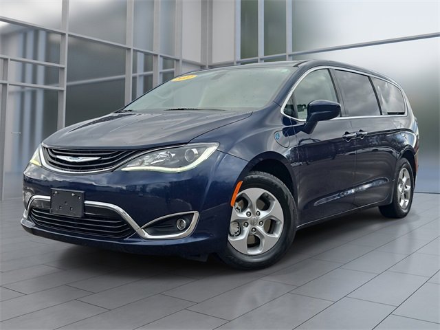 2017 Chrysler Pacifica Touring L Plus's photo