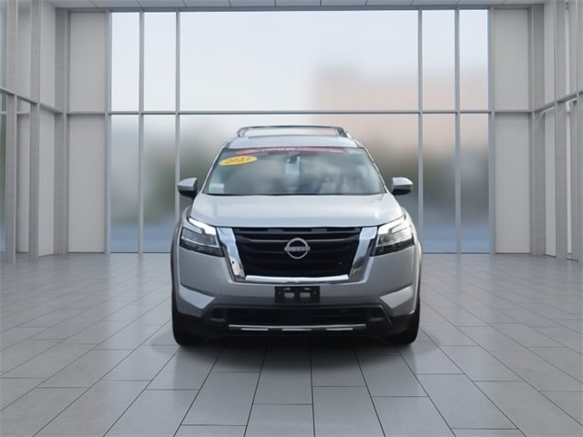 2023 Nissan Pathfinder SL photo 2