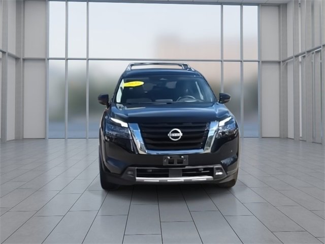 2025 Nissan Pathfinder Platinum photo 3