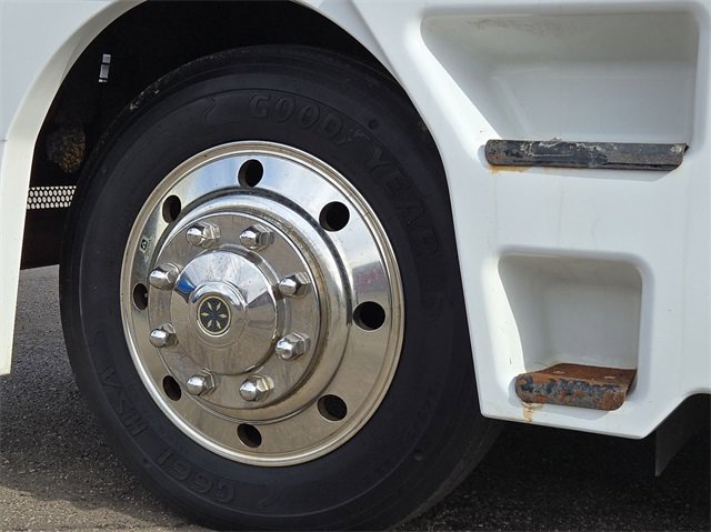 2008 Ford F-550 photo 2