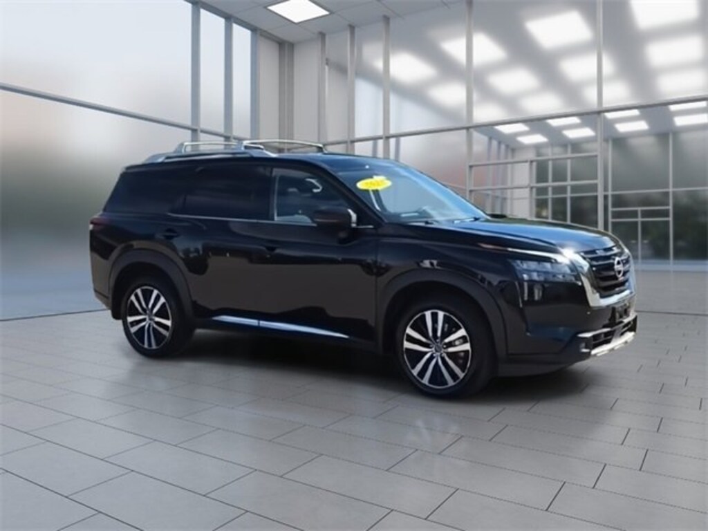 Used 2025 Nissan Pathfinder Platinum SUV
