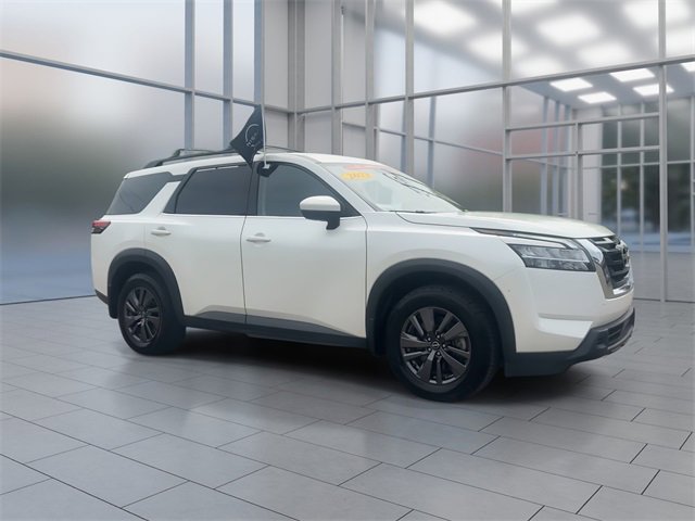2022 Nissan Pathfinder SV photo 2