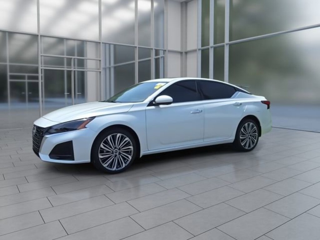 Certified 2025 Nissan Altima SL Sedan