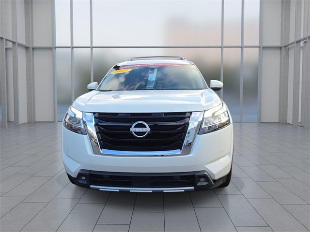 2023 Nissan Pathfinder Platinum photo 3