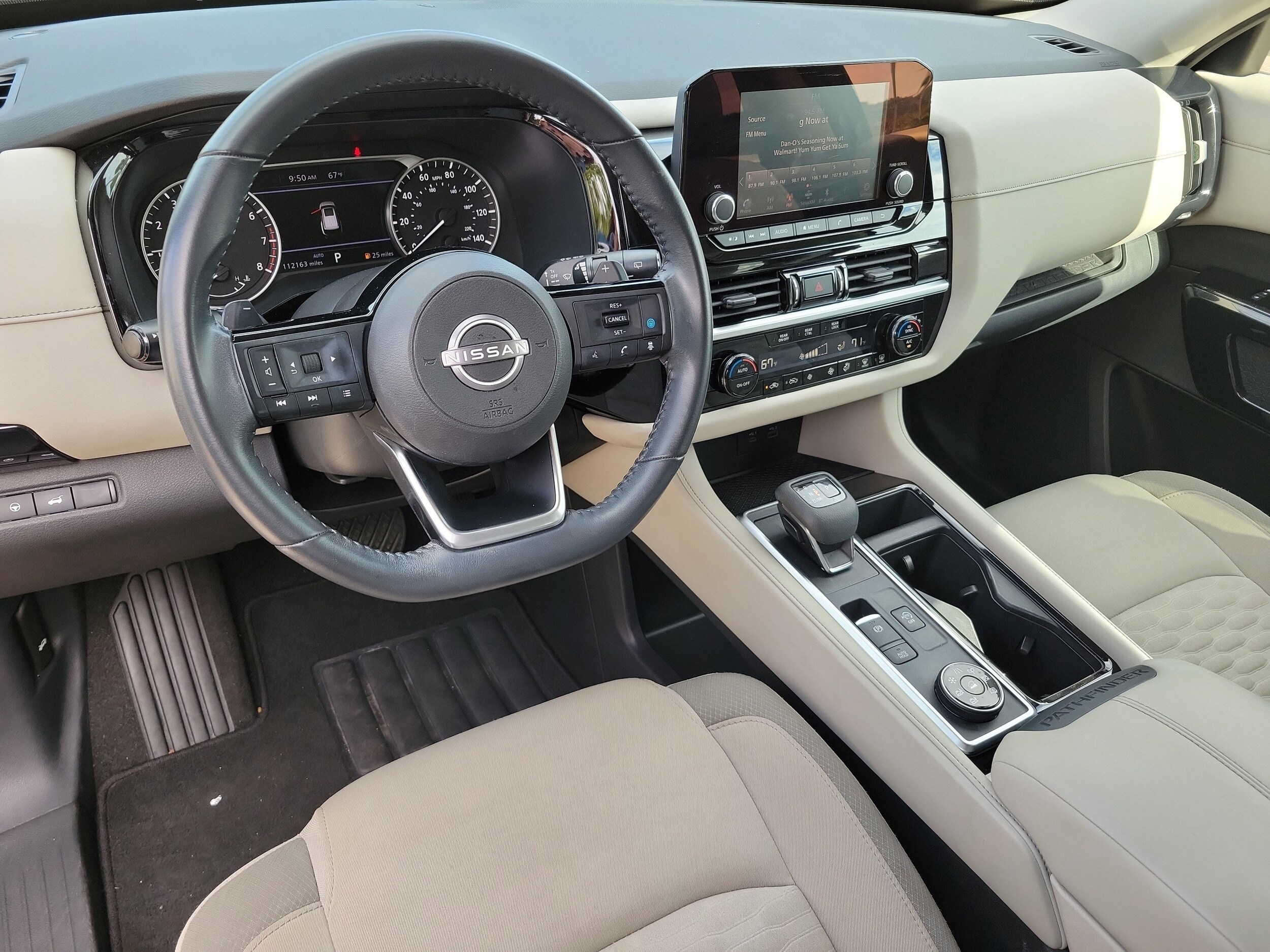 2022 Nissan Pathfinder SV photo 2