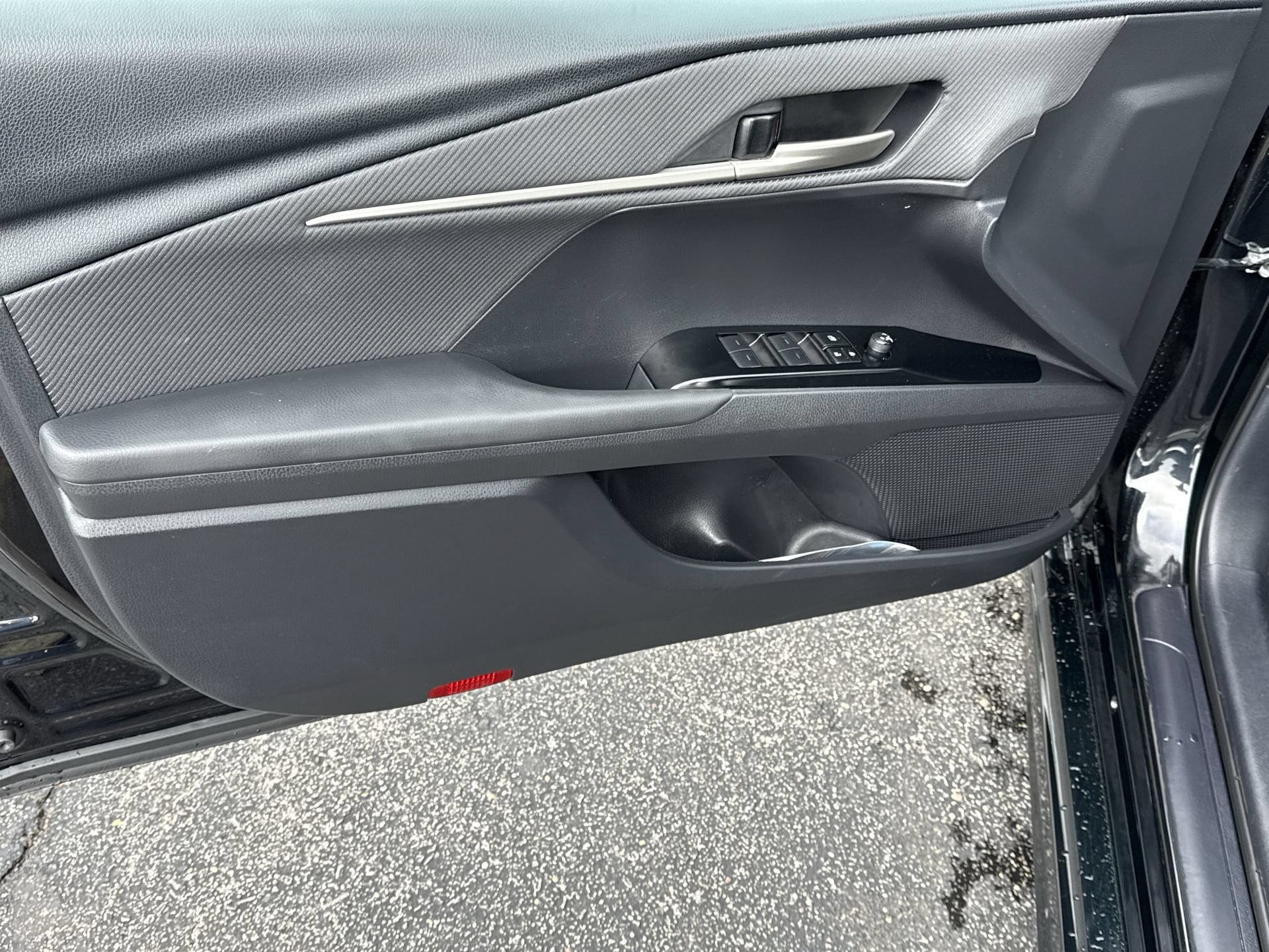 2025 Toyota Camry SE - Photo 12