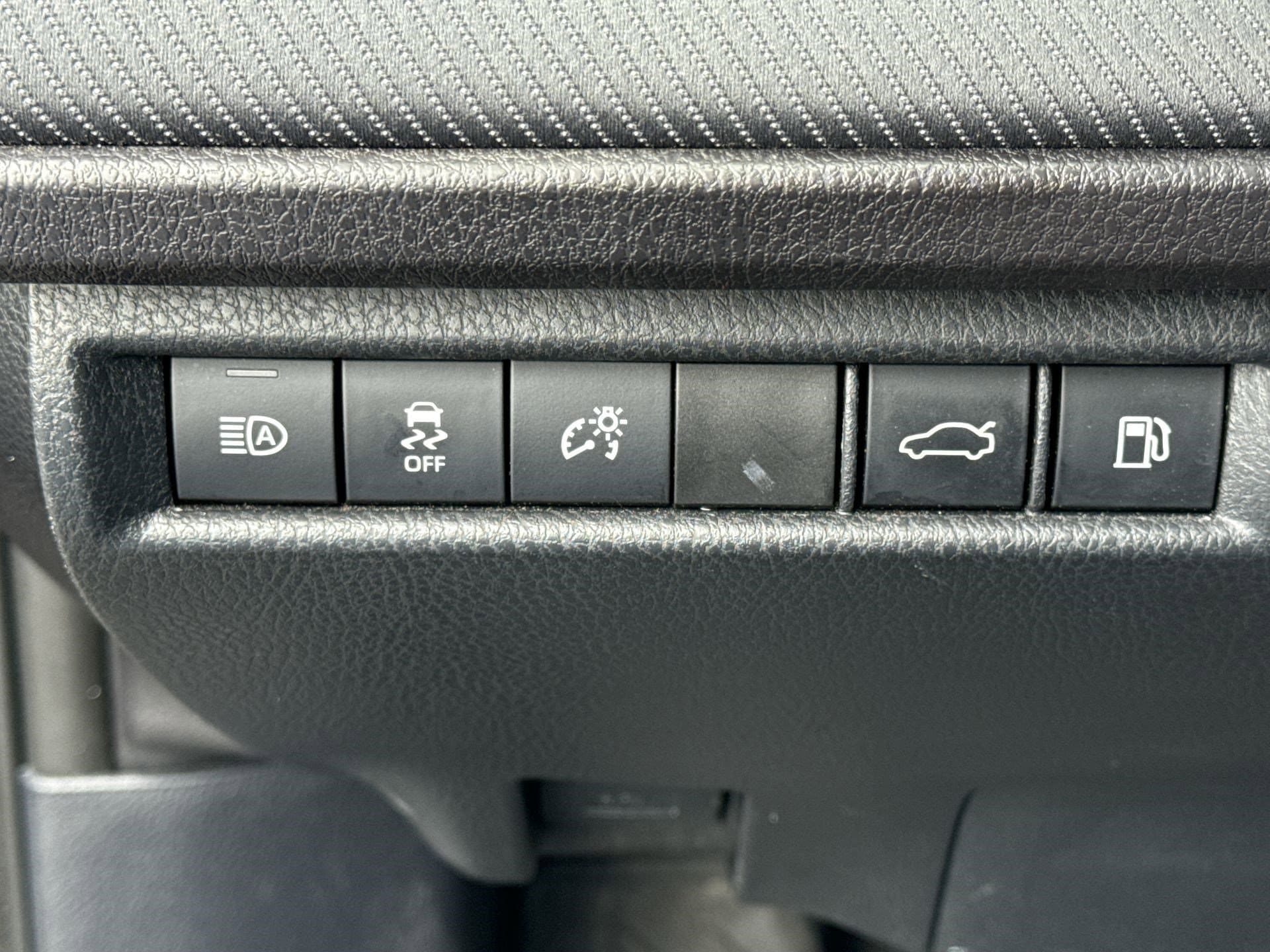 2025 Toyota Camry XSE - Photo 17