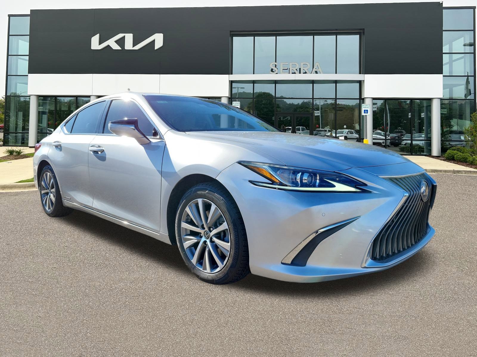 2021 Lexus ES Hybrid 300h's photo