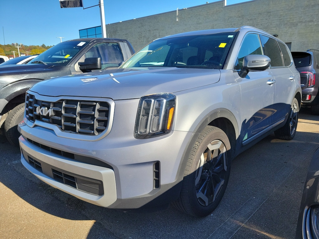Used 2025 Kia Telluride S SUV