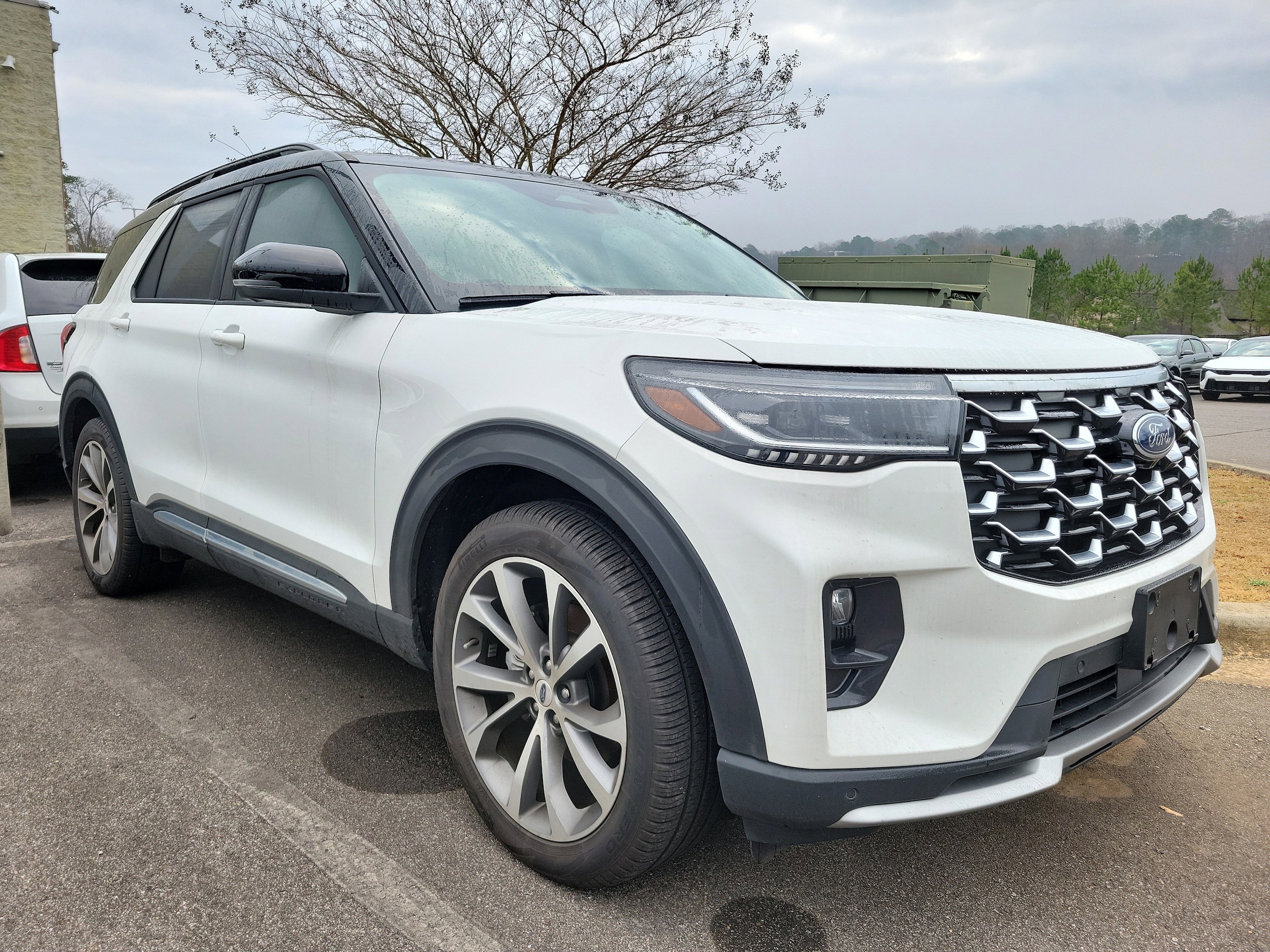 2025 Ford Explorer Platinum's photo