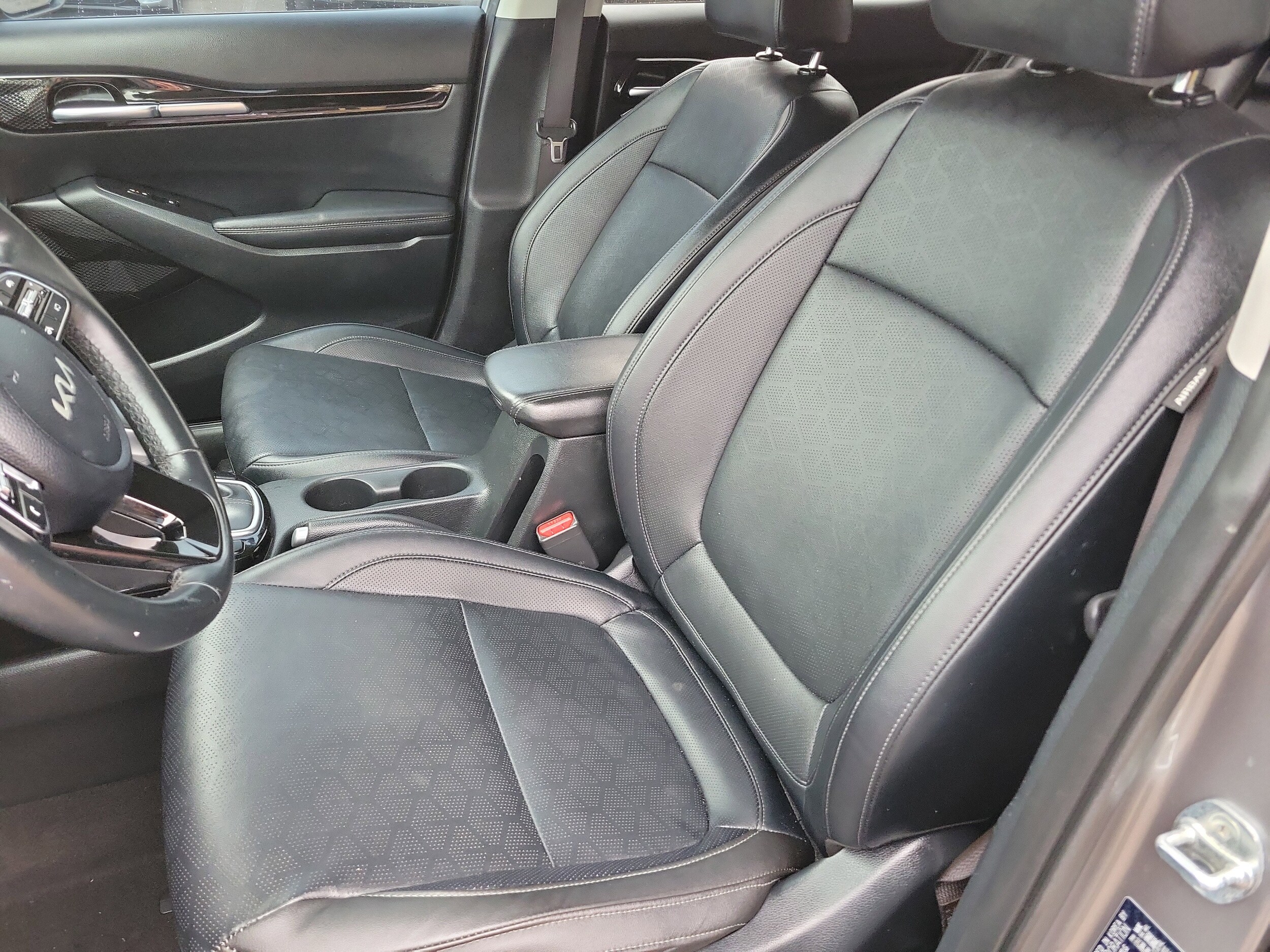 2024 Kia Seltos EX photo 3