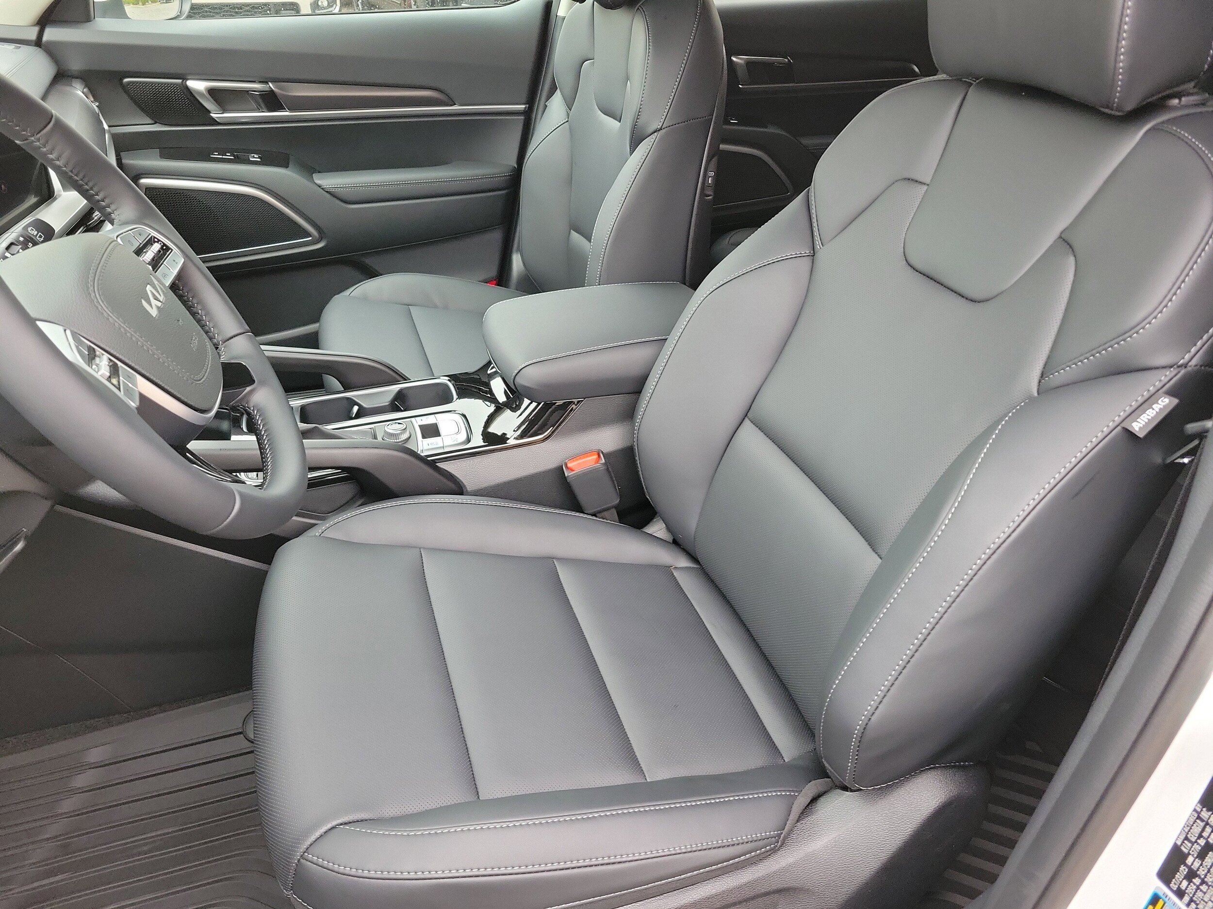 2025 Kia Telluride S photo 3