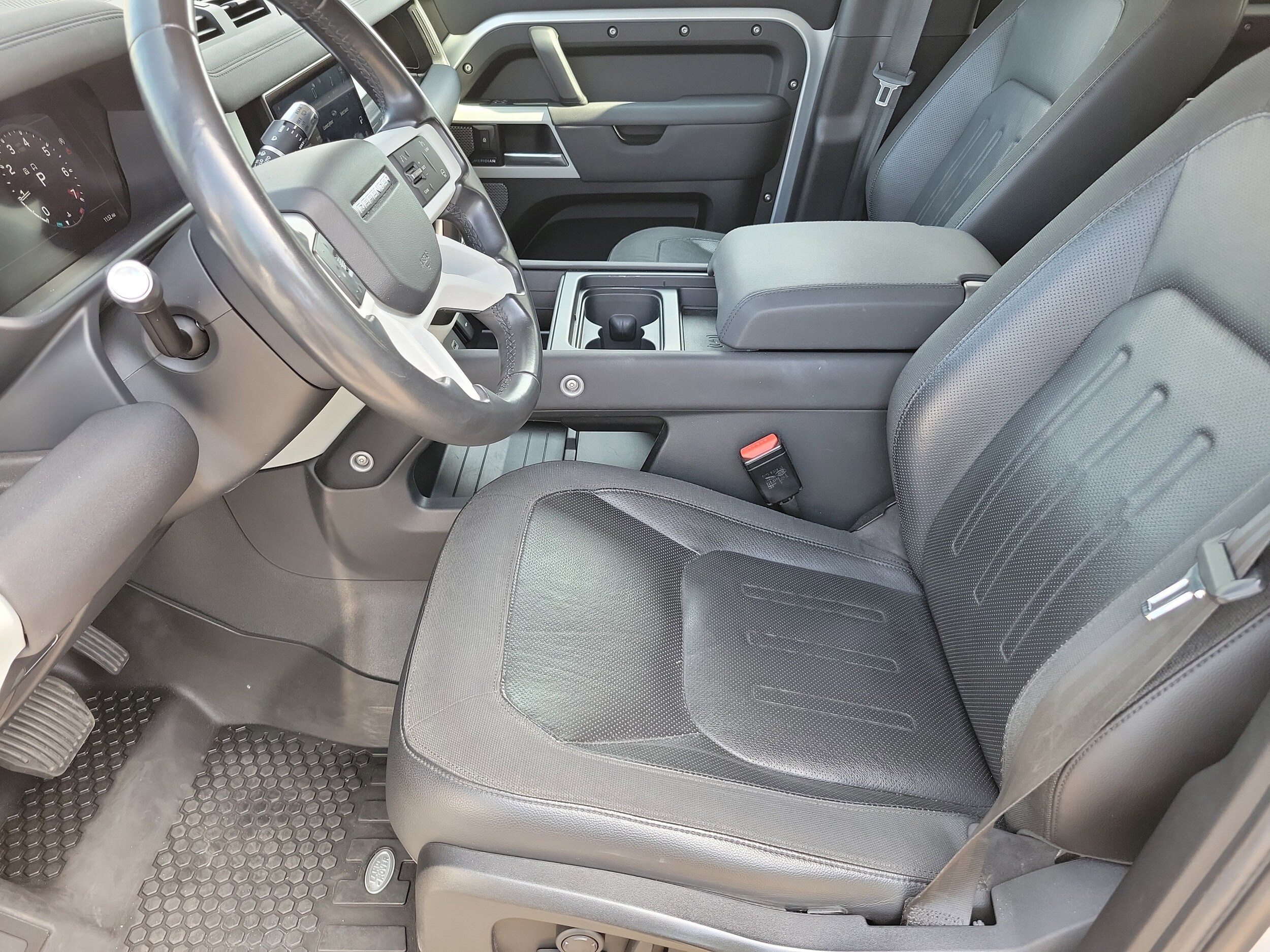 2020 Land Rover Defender 110 HSE photo 3