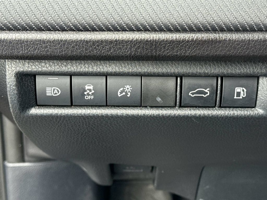 2025 Toyota Camry SE - Photo 24