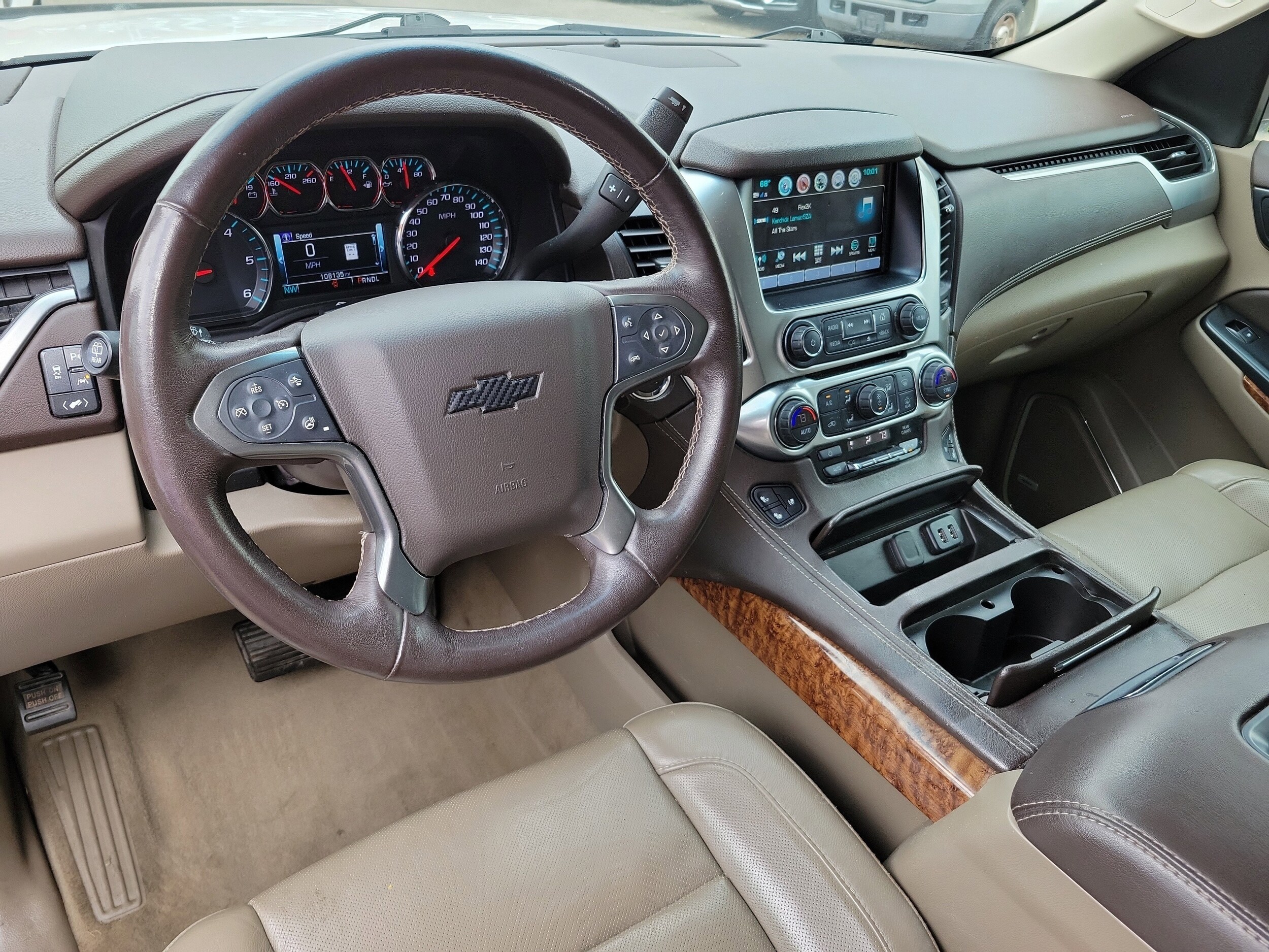 2020 Chevrolet Suburban Premier photo 2