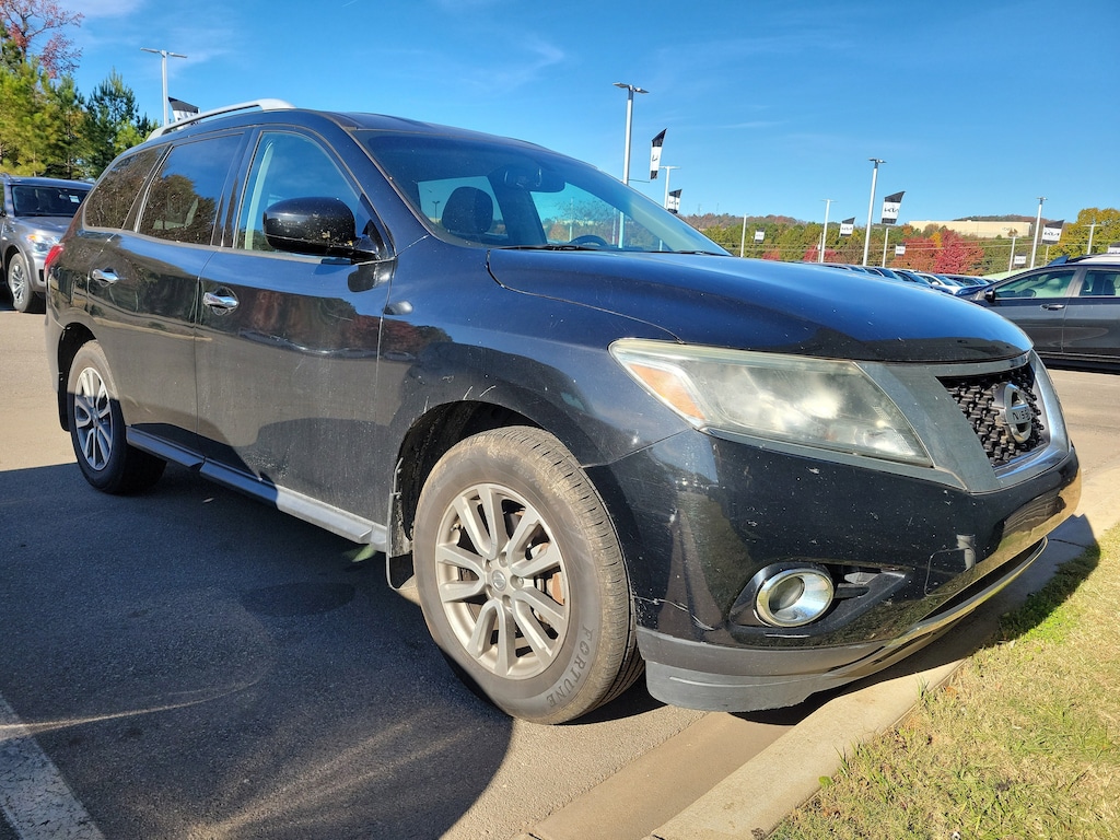 Used 2016 Nissan Pathfinder SV SUV