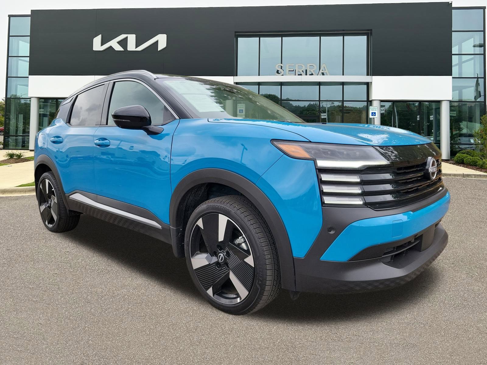 2025 Nissan Kicks SR AWD's photo