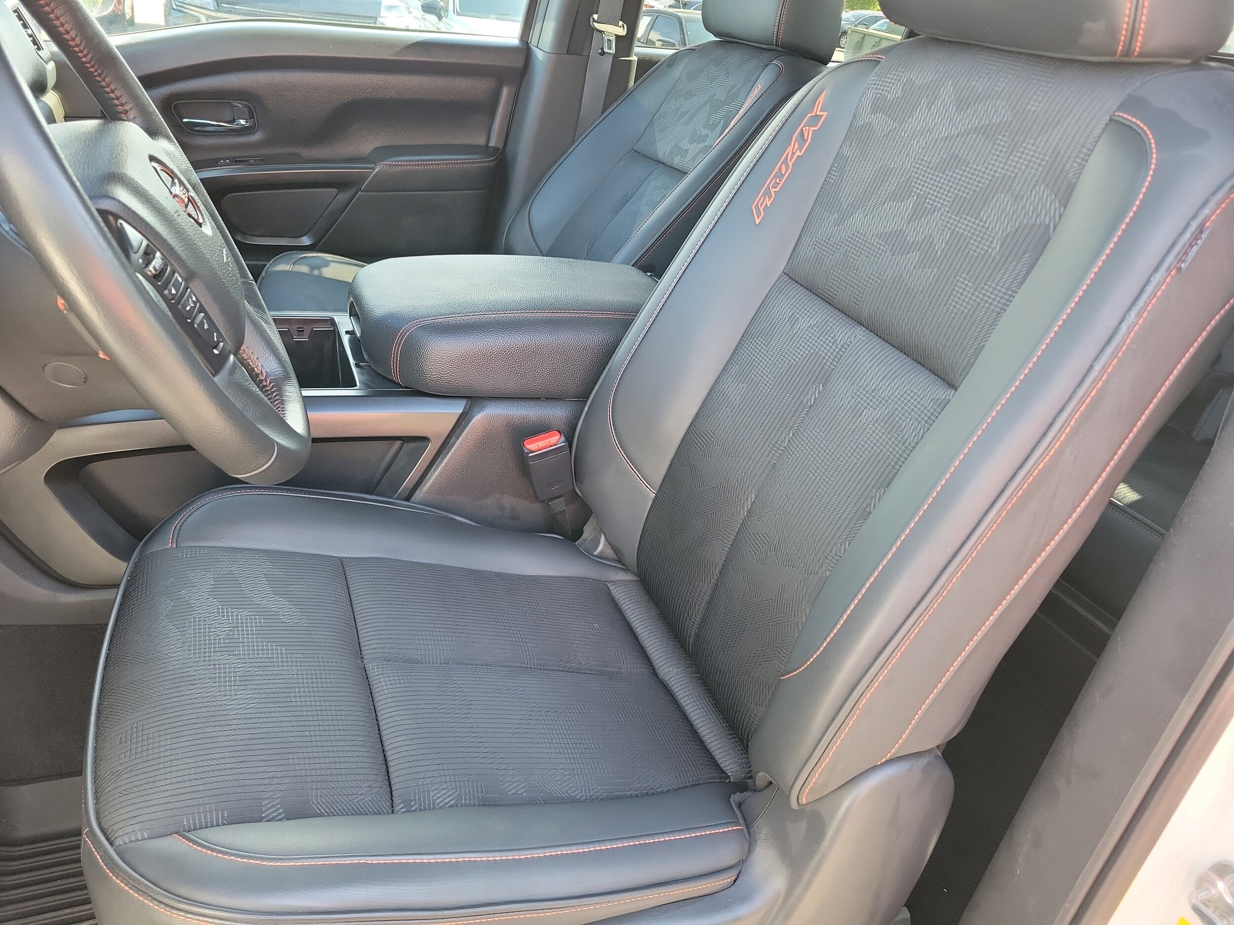 2024 Nissan Titan PRO-4X photo 3