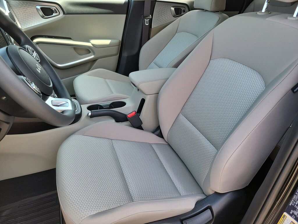 New 2025 Kia Soul LX Hatchback