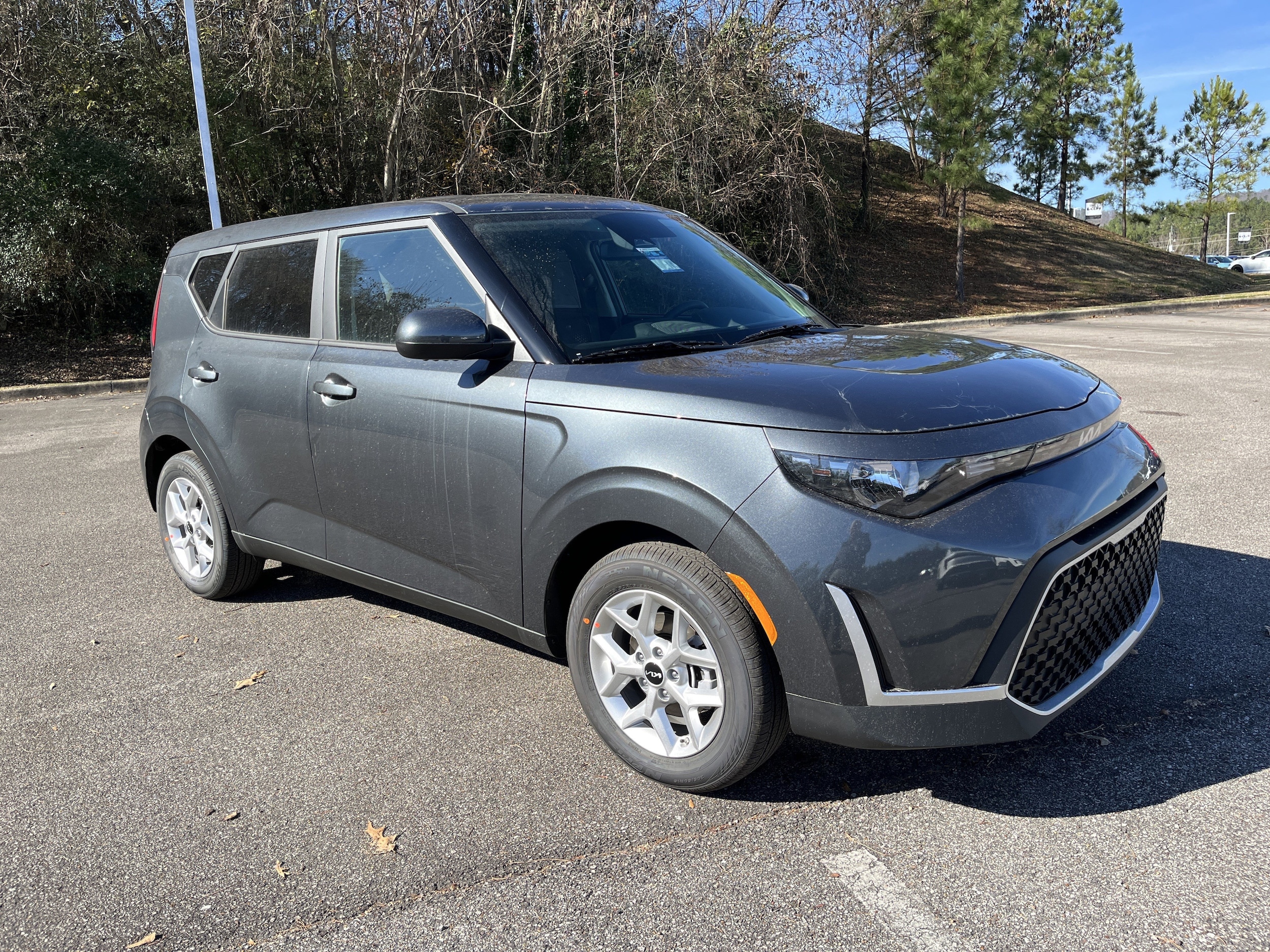 2025 Kia Soul LX's photo