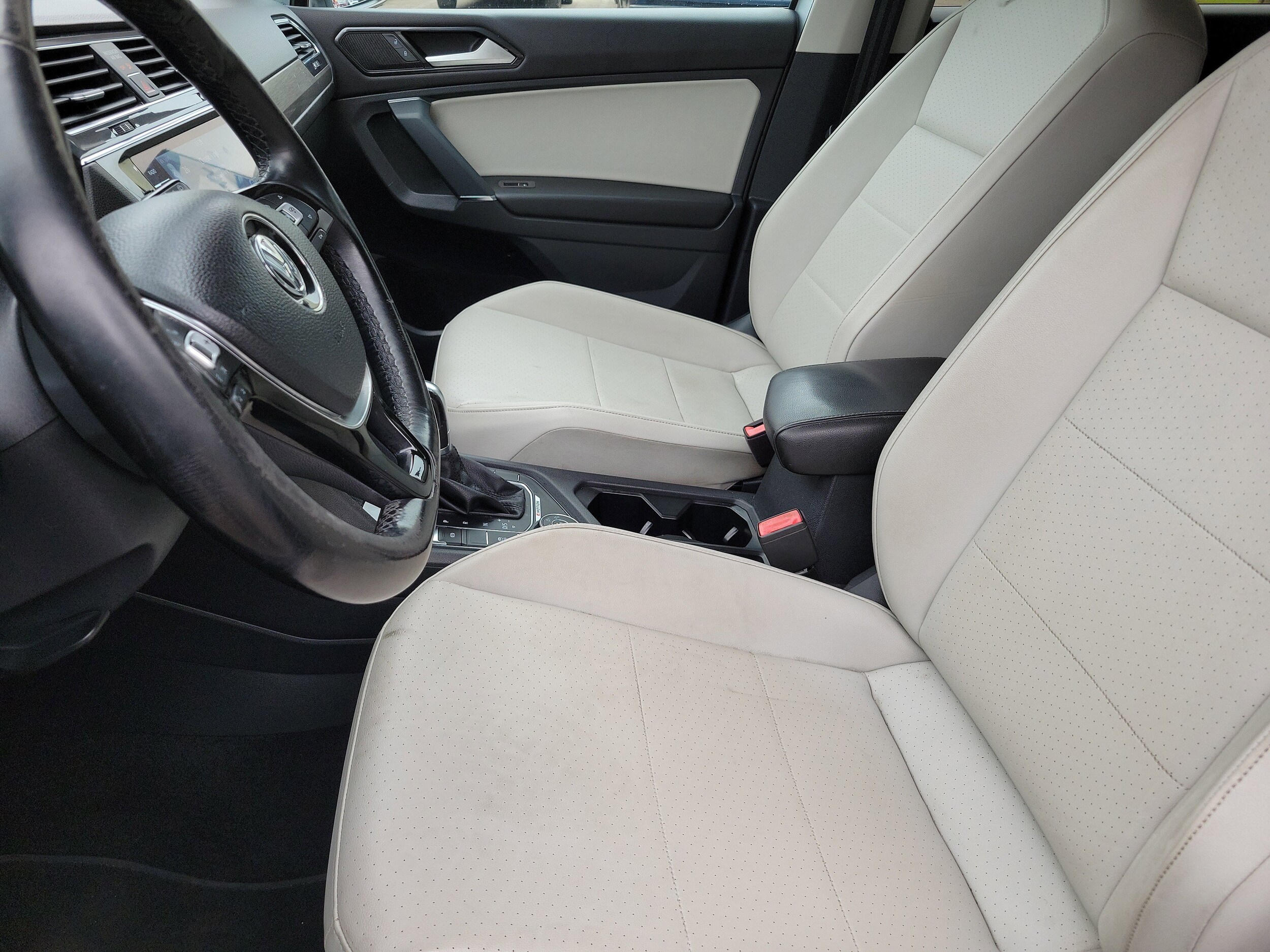 2018 Volkswagen Tiguan SE photo 2