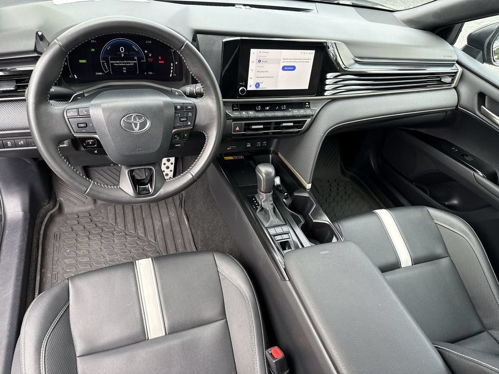 2025 Toyota Camry SE - Photo 15