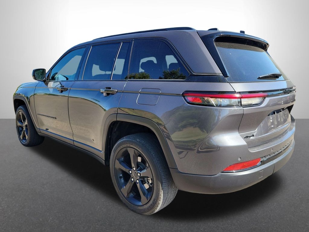 Used 2024 Jeep Grand Cherokee Laredo SUV