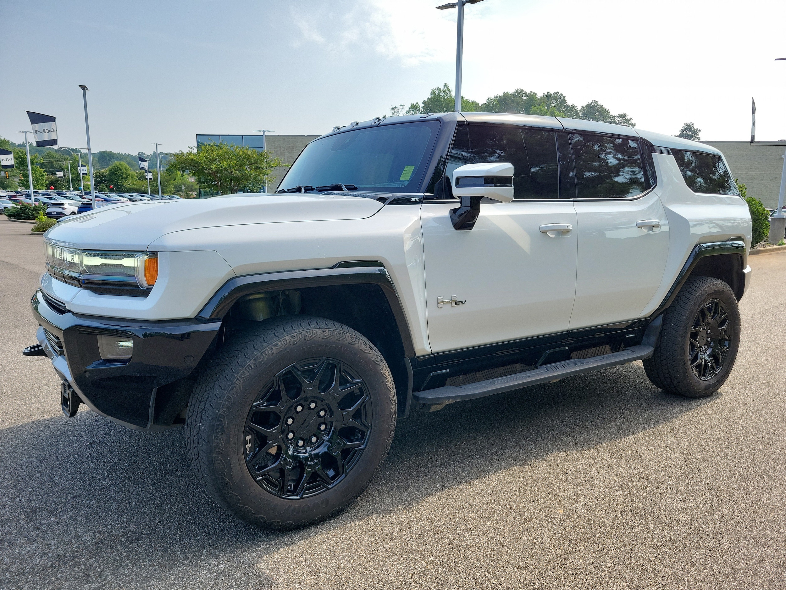 2025 GMC Hummer EV 2X SUV's photo
