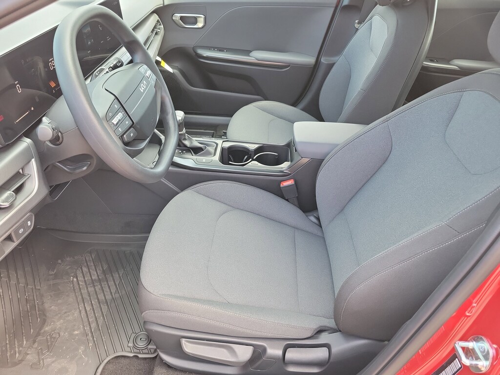 New 2025 Kia K4 LXS Sedan